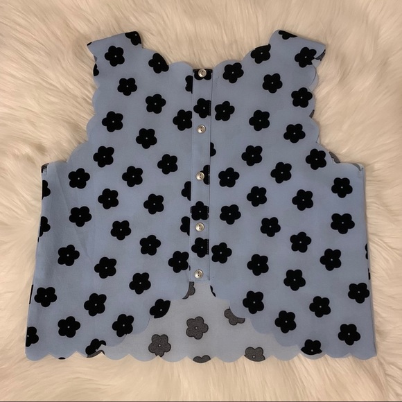 Light Blue Flower Scalloped Sleeveless Crop Top - Picture 2 of 2